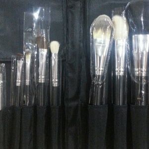 Mac makeup brushes set of 8