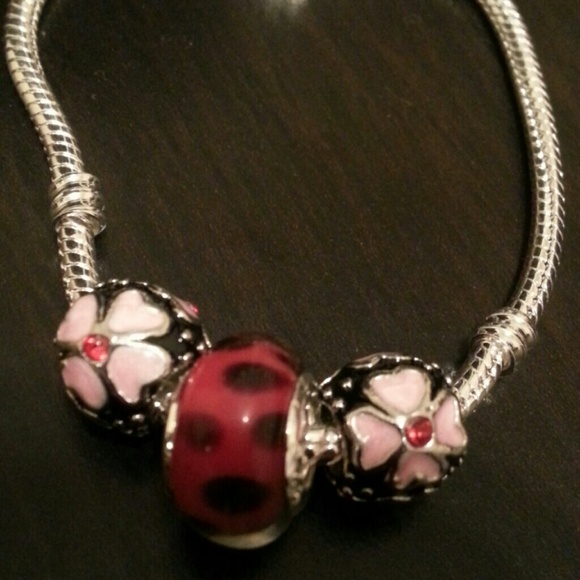 Pandora like Silver plated Bracelet w/beads charms - Picture 2 of 4