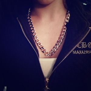 🔥Hot!!🔥Gold Chunky Necklace by Guess!