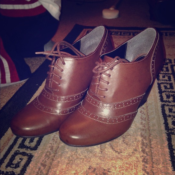 💞SOLD💞 Oxford Platform Wedges
