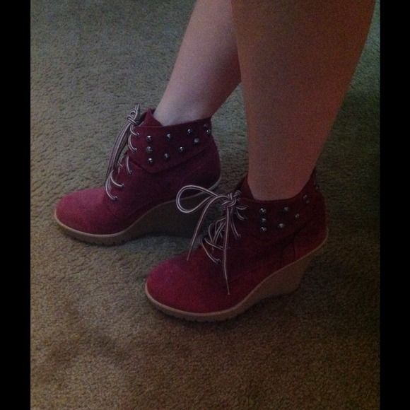 Wedge with studs. - Picture 3 of 3