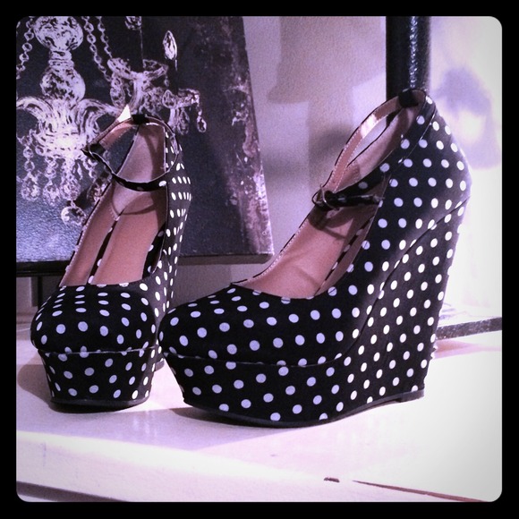 Shoes - NWT Black & white polka dot wedges❤️