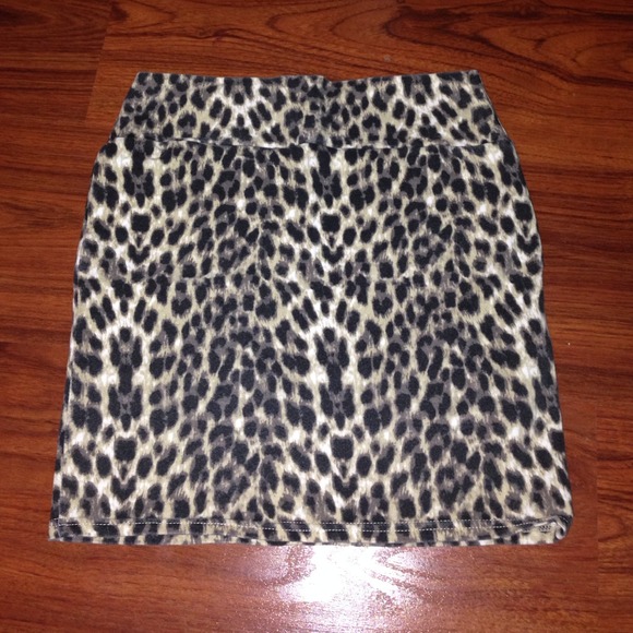 🎉FREE🎉Animal print skirt