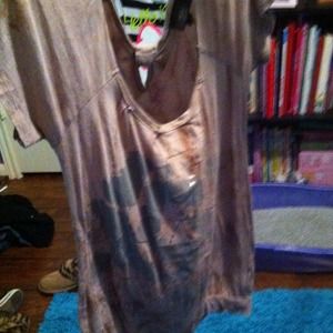 T-shirt and necklace