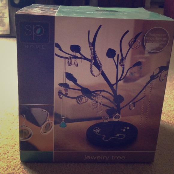 Jewelry Tree - Picture 1 of 3