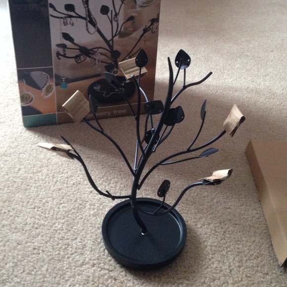 Jewelry Tree - Picture 2 of 3