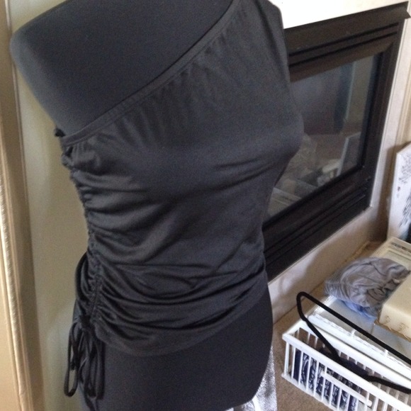 One shoulder top🎉sold - Picture 2 of 2