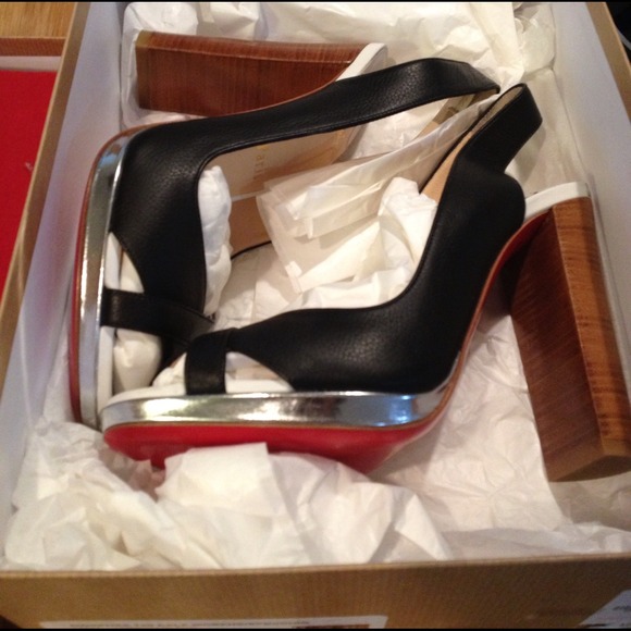 💥REDUCED AUTHENTIC CHRISTIAN LOUBOUTIN💥 - Picture 2 of 4