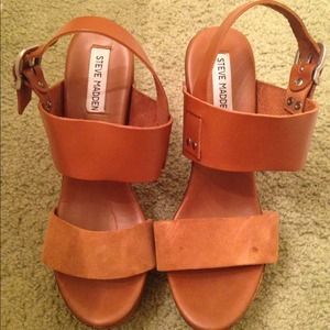 Steve Madden leather and suede shoe
