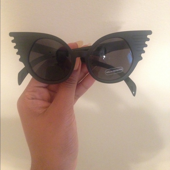 Brand new dramatic cat eye sunglasses