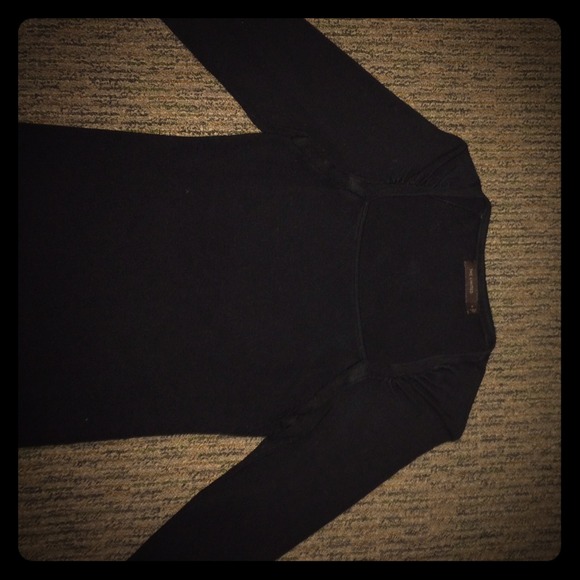 The Limited ! Basic black top! Size M. Casual