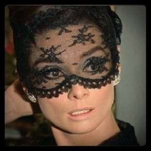 AUDREY HEPBURN.