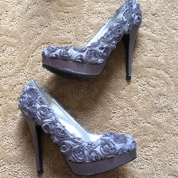 Shoes - Gray rosette heels