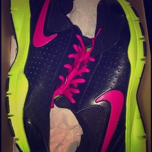 Brand New Nikes Women In-Season