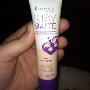 Stay matte mousse foundation