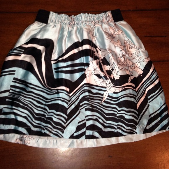 bebe Dresses & Skirts - Silky BeBe mini skirt