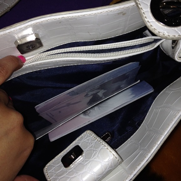 Purse - Picture 3 of 4