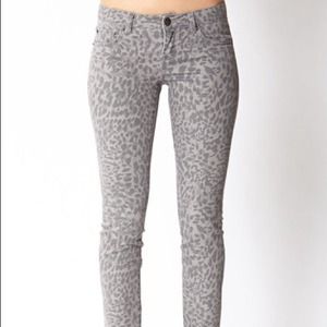 Forever 21 Cheetah Skinny Jeans!!