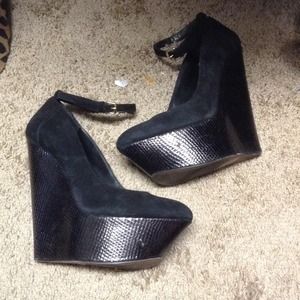 Wild pair wedges
