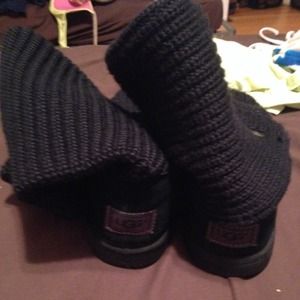 💰SOLD💰 NWOT Black knitted Uggs with 3 buttons