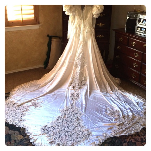 White WEDDING DRESS: Jewels and lace galore