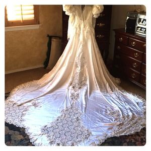 White WEDDING DRESS: Jewels and lace galore