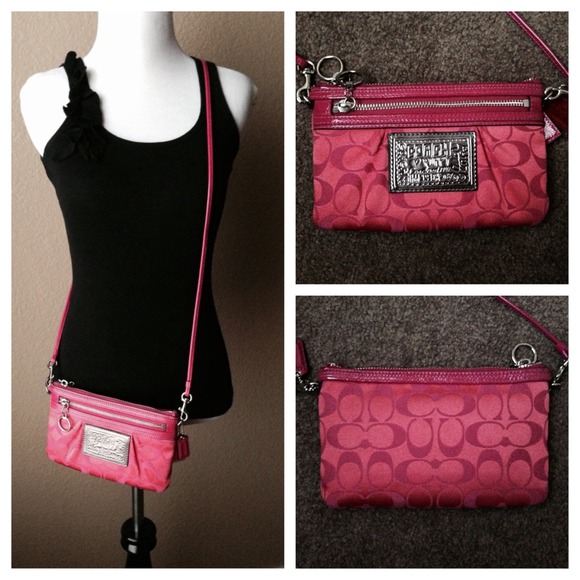 Coach Clutches & Wallets - ⚡️FLASH SALE⚡️Authentic Poppy Pink Coach Wristlet