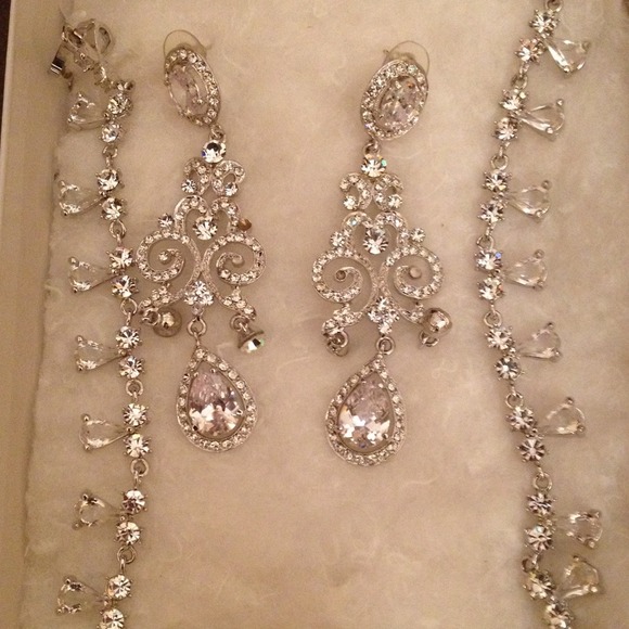 Austrian Rhinestone Crystal Jewelry Set - Picture 2 of 4