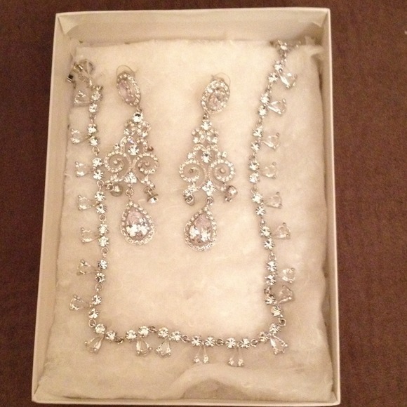 Austrian Rhinestone Crystal Jewelry Set - Picture 3 of 4
