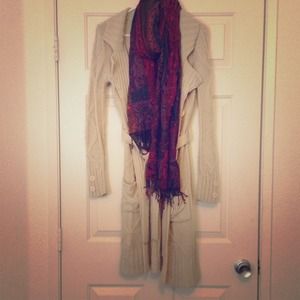 💥5 for $25💥Warm beige mid length sweater jacket.