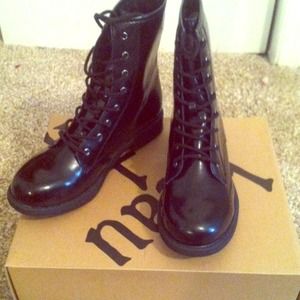 Black kevina boots