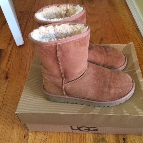 ❌SOLD❌ Ugg Australia Classic Short Chestnut - Picture 2 of 4