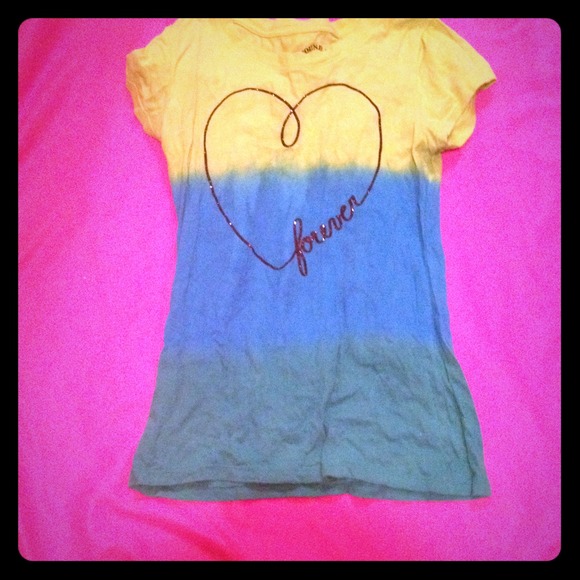 Adorable "forever" green and blue ombré Tshirt💙💚