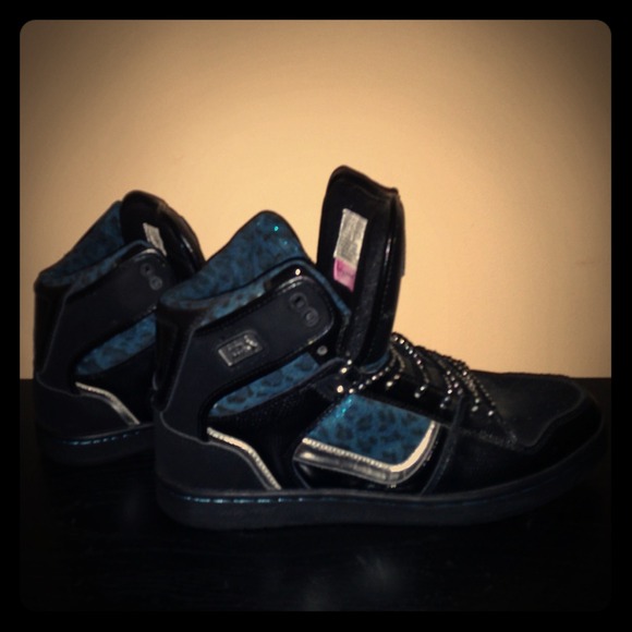 I'm selling shoes. There brand is baby phat - Picture 1 of 3