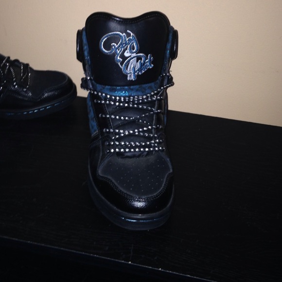 I'm selling shoes. There brand is baby phat - Picture 2 of 3