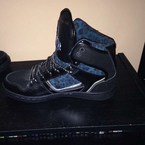 I'm selling shoes. There brand is baby phat - Picture 3 of 3