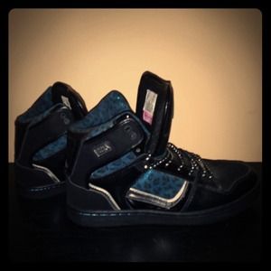 I'm selling shoes. There brand is baby phat