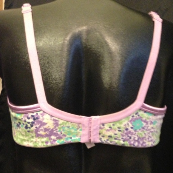 Free with purchase❤🚫has a small hole . - Picture 2 of 4