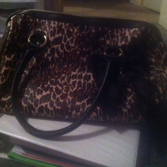 Betsy Johnson purse!! Beautiful!!❤️❤️❤️ - Picture 2 of 3