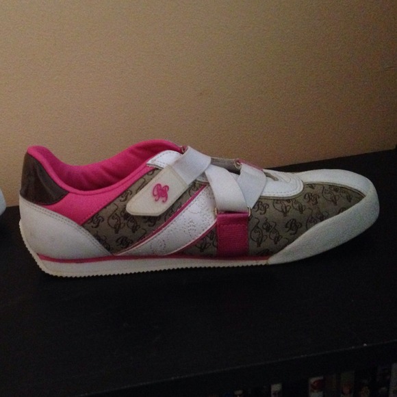 I'm selling shoes. - Picture 2 of 4