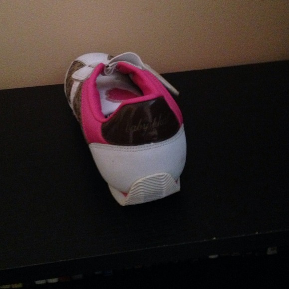 I'm selling shoes. - Picture 3 of 4