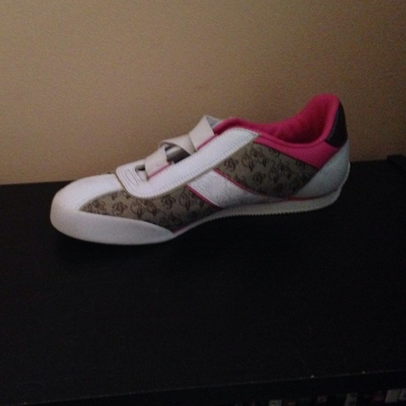 I'm selling shoes. - Picture 4 of 4