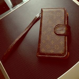 Beautiful LV iPhone 5/5s wallet case
