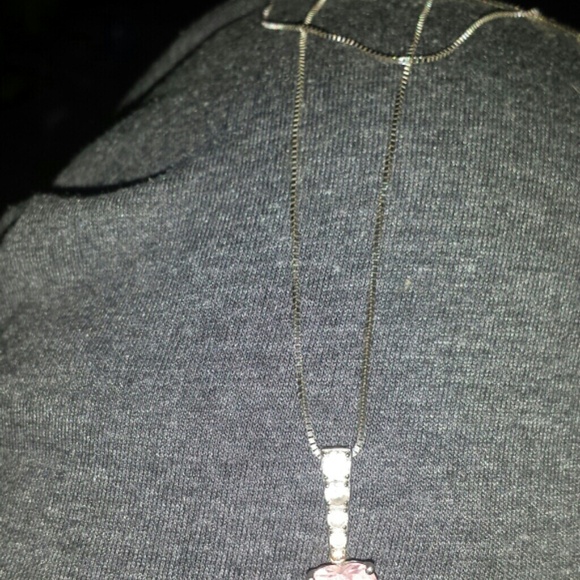 10K White Gold Heart Pendant with chain. - Picture 3 of 3