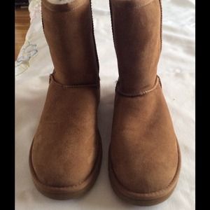 *SOLD* Ugg Classic Boots