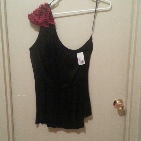 *SOLD* Cute one shoulder top from FOREVER 21+