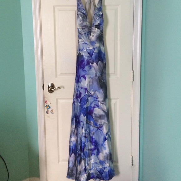 🌟SALE🌟 Prom dress - Picture 2 of 4