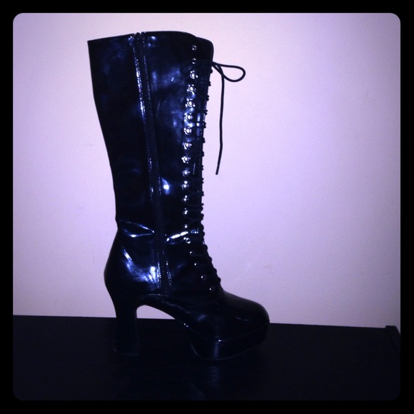 Boots - Picture 1 of 3