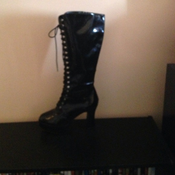 Boots - Picture 3 of 3