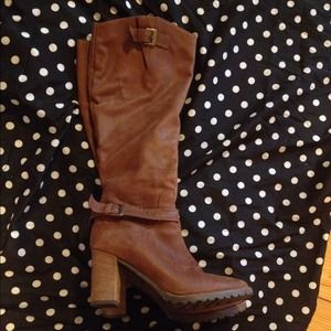 Brown leather boots made in Italy!